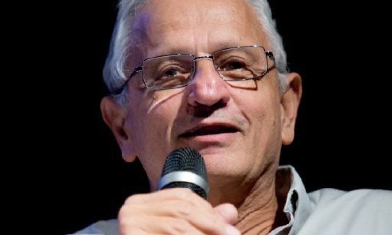 "בשתי מילים": נחום ברנע ממליץ לאיראנים איפה&nbsp;לתקוף