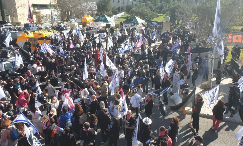 בג"ץ בדיון: האם נתניהו יחקר בפרשת הצוללות?