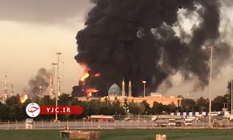 שריפה בבית זיקוק בדרום איראן | צפו