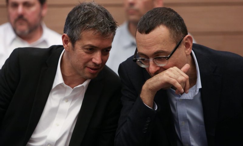 האוזר: לא נתפטר, אנחנו הבאנו מנדטים לכחול לבן