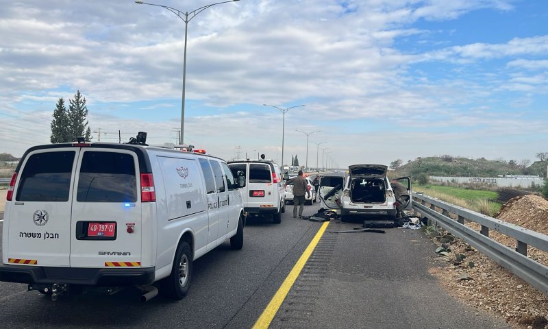 שמונה שב"חים נעצרו בכביש 6: הכביש נחסם לתנועה לבדיקת חבלן
