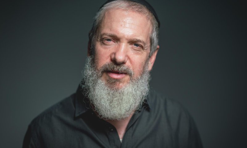 שני עשורים אחרי שנכתב: יהושע לימוני משחרר את "הנה הוא בא"