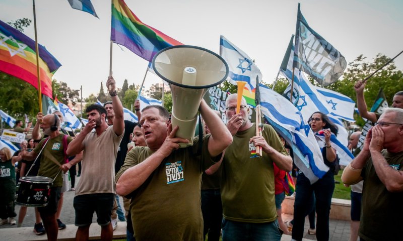 האלוף במיל': "'אחים לנשק' זו חבורה שתרמה מלא למדינה"