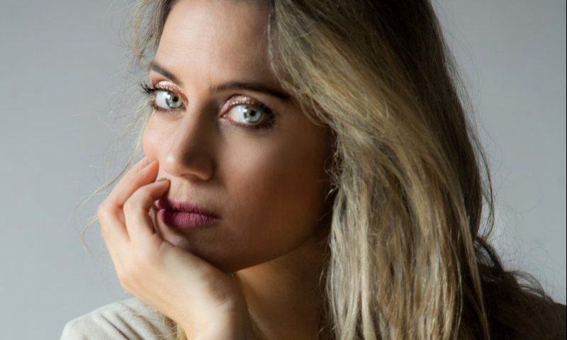 איך יוצאים מהחושך? שירה אורן במסר מרגש. צפו