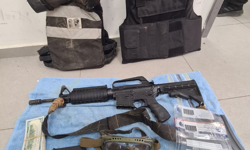 צפו: הכלב המשטרתי תופס מחסן נשק בבית בתל שבע