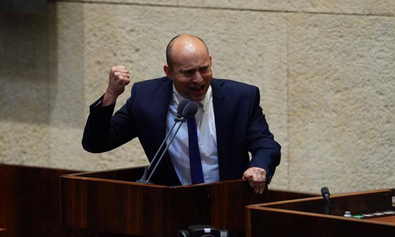 בנט תוקף את נתניהו: "שיטה מטופשת ואכזרית"