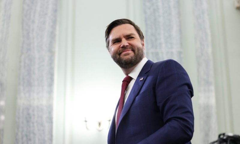 סגן הנשיא ואנס תוקף: "האנטישמיות עולה בגלל מהגרים"