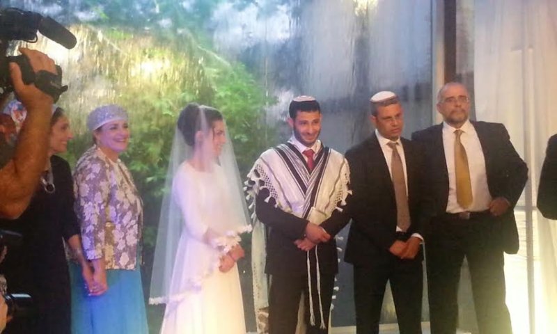 כחצי שנה לאחר שנפצע קשה; רועי ותהילה נישאו