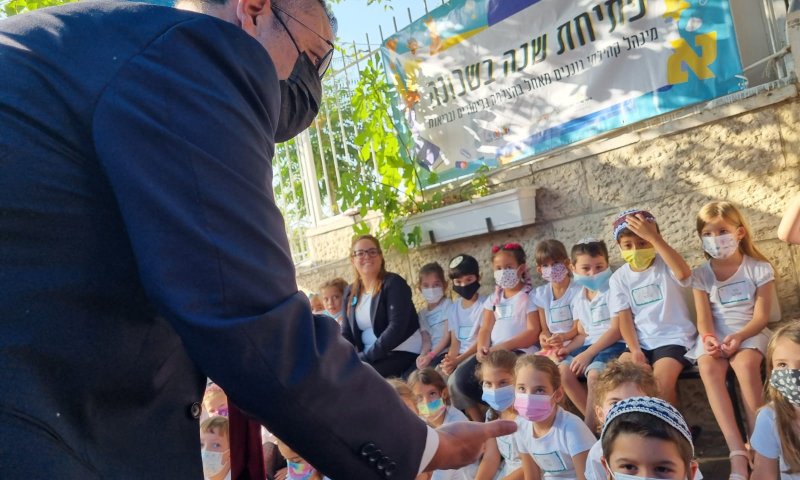 משה ליאון פתח את שנת הלימודים בבית ספר סרוג