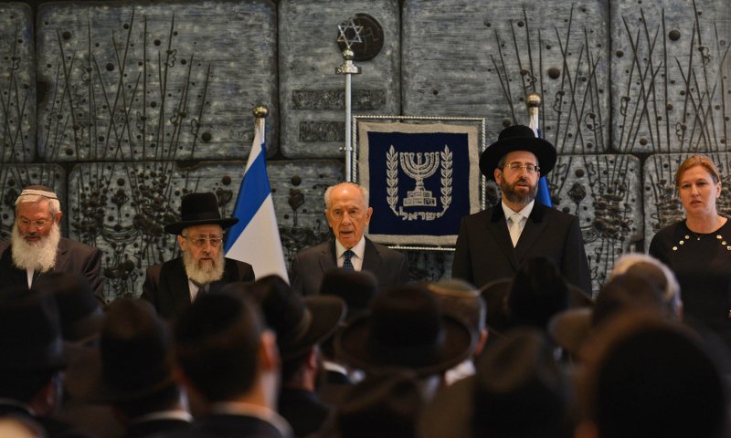 הפתעה? הרבנים הראשיים לישראל שרים התקווה. צפו