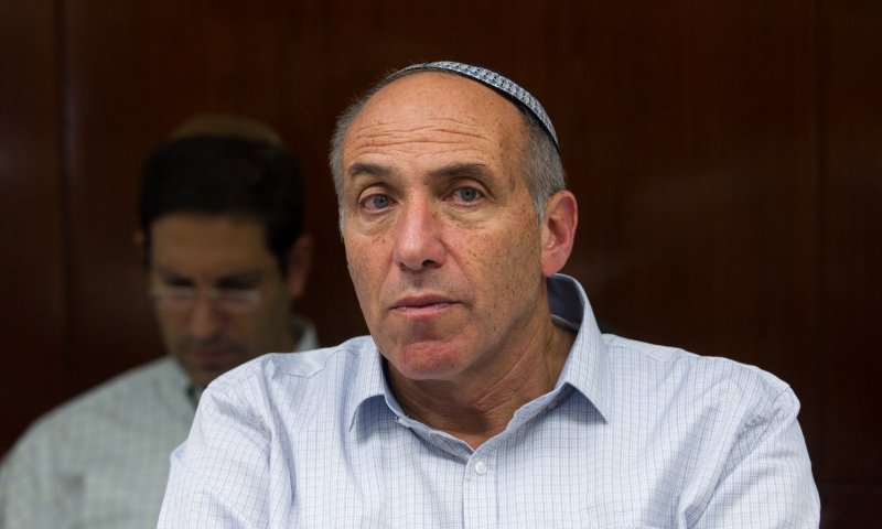 מוטי יוגב על בן דהן: "טומן ראשו בחול"