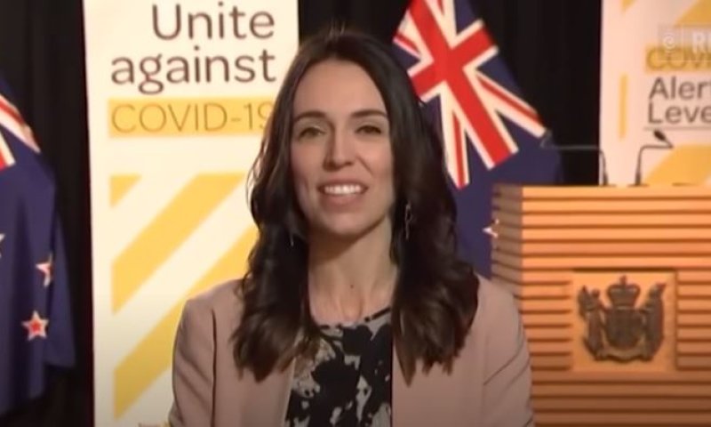 צפו: כך הגיבה ר"מ ניו זילנד לרעידת אדמה באמצע ראיון