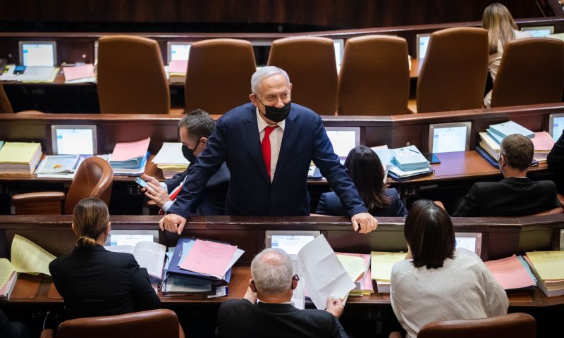 מתגעגע? נתניהו התבלבל והצביע עם הקואליציה. צפו