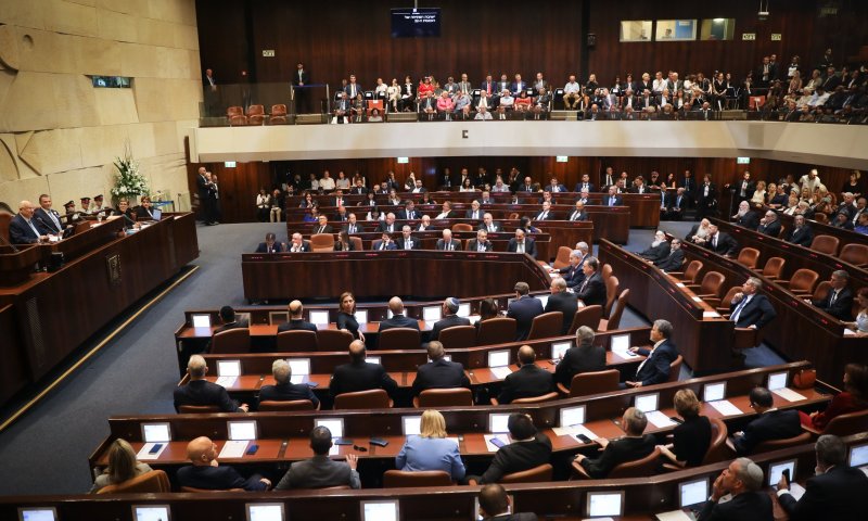 פארסה: תאריך הפיזור האוטומטי "הוקדם ביום"