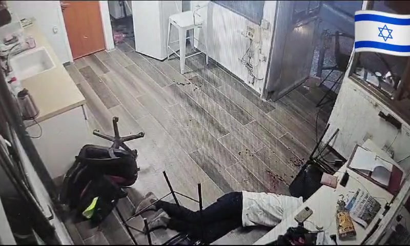 צפו: המחבל נוטרל, וניסה לירות בנשק שמצא