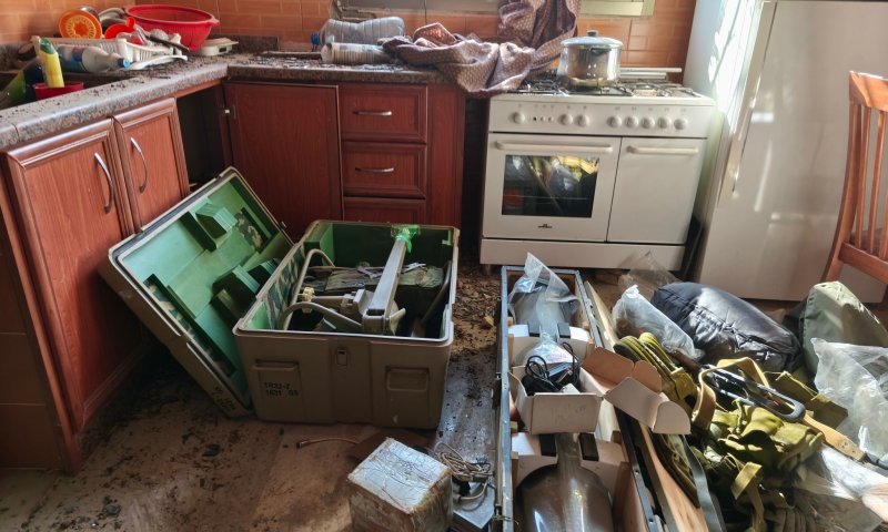 צפו בתיעוד: רקטות וכלי נשק אותרו בתוך חדר ילדים בדרום לבנון