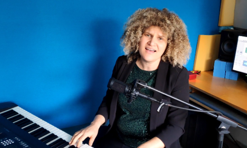 "אוהב אותך לאה": אודהליה ברלין בביצוע מיוחד לפרשה