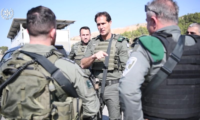 הבריח שב"חים עם דופן כפולה באוטובוס ונעצר. צפו