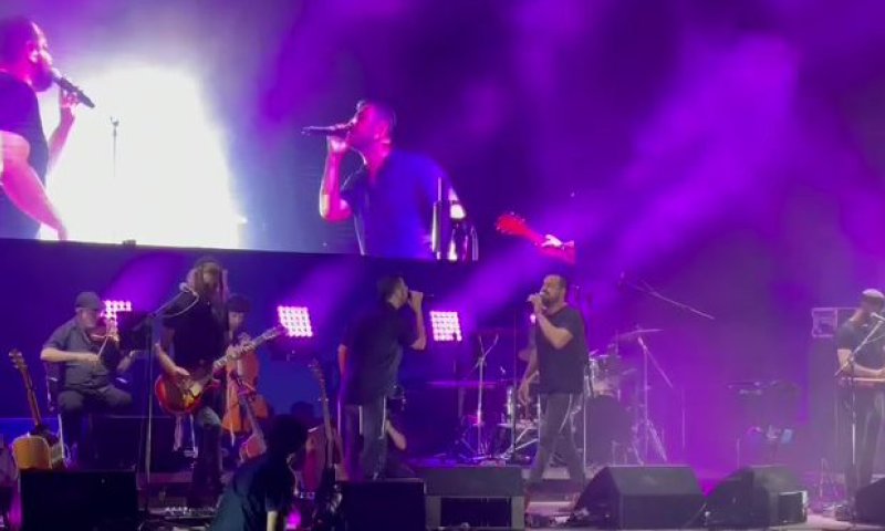 מפגש ענקים: ישי ריבו ועקיבא יחד על הבמה| צפו