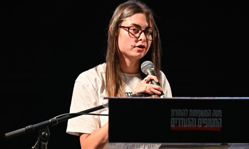 &ldquo;תזכרו אותנו בקידוש שישי&rdquo; &ndash; זעקת לב של בת דודתו של החטוף רום