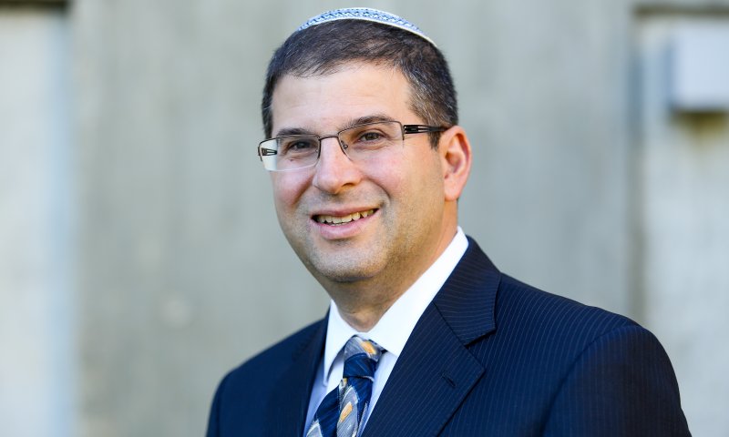 הרב לאו לוקח אחריות על מי שלא תטבול בגללו?