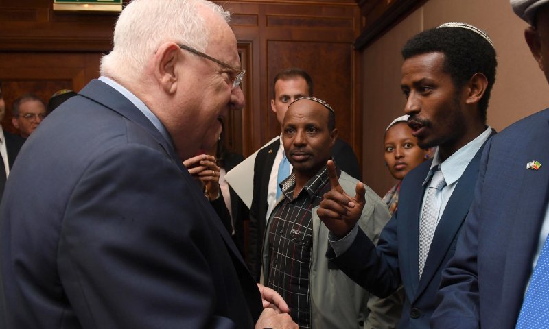 ריבלין נחת באתיופיה; להעלות את המשפחות לישראל