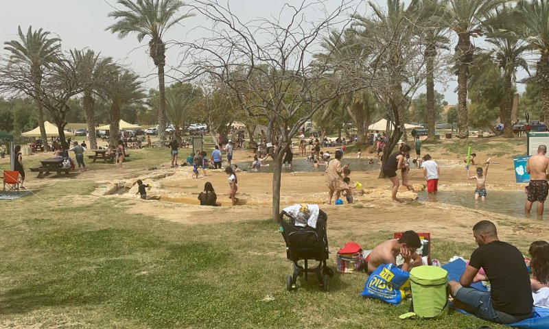 שיא חדש בחוה"מ: מאות אלפי מטיילים ברחבי הארץ