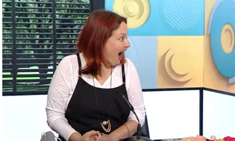 צפו: למרואיינת התחילו צירים באמצע ראיון