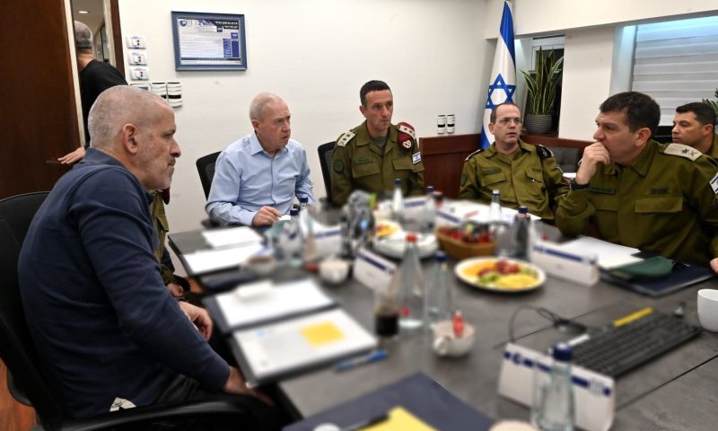 גלנט הורה: לבחון פעולות נגד המחבלים הבודדים