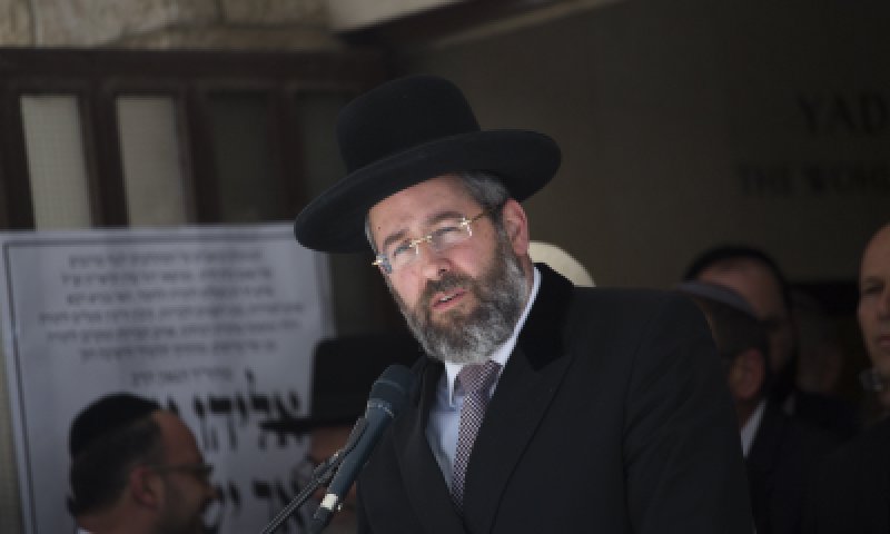 לפני שנה: הרב לאו שיבח את הרב שגיוריו נפסלו