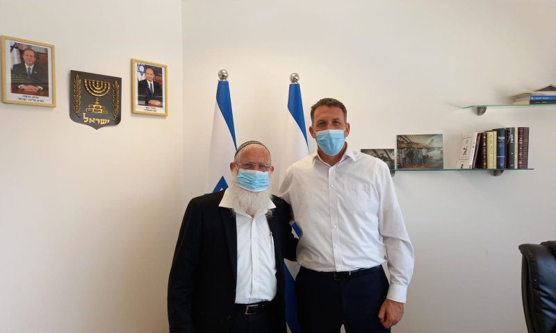 למרות התנגדויות הרבנים &ndash; הרב לבנון נפגש עם כהנא