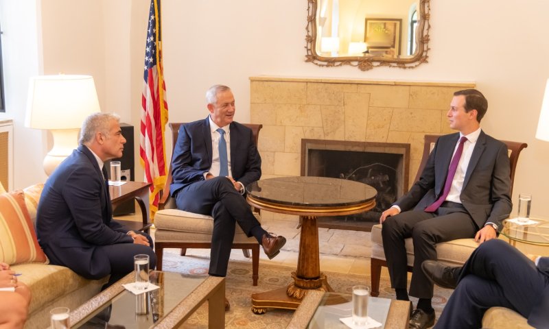 רוטציה: קושנר נפגש בנפרד עם גנץ ועם נתניהו