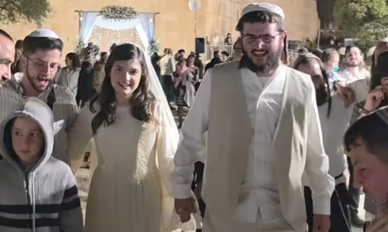 מרגש: הסרוגה שהטריפה את הרשת התחתנה. צפו