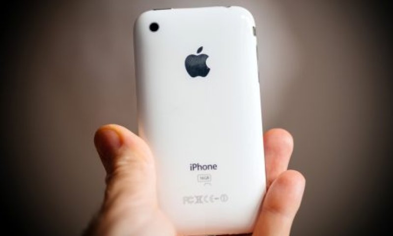 "דיין עם אייפון? 'צריך לדון אם הוא כשר להיות דיין"