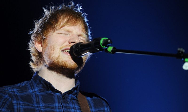 הזמר המצליח חושף: "אין לי טלפון נייד כבר כמעט עשור"