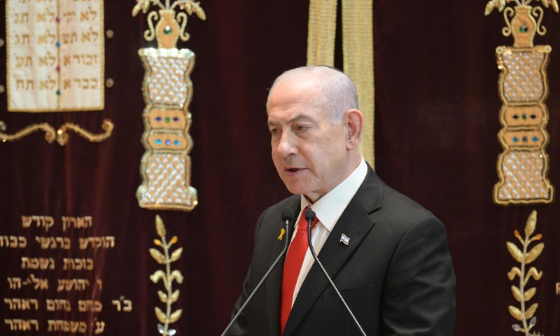 מבמת בית הכנסת: נתניהו קורא ליהודי ארה"ב "הרימו ראש"
