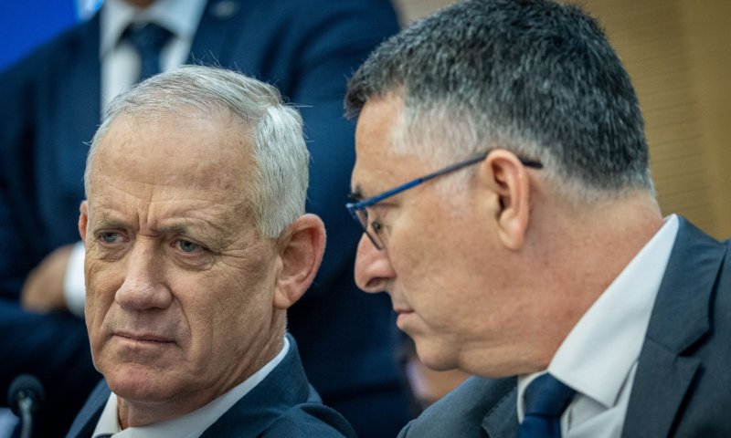 אחרי הפיצול הדרמטי, סער מגיב: "גנץ טועה"