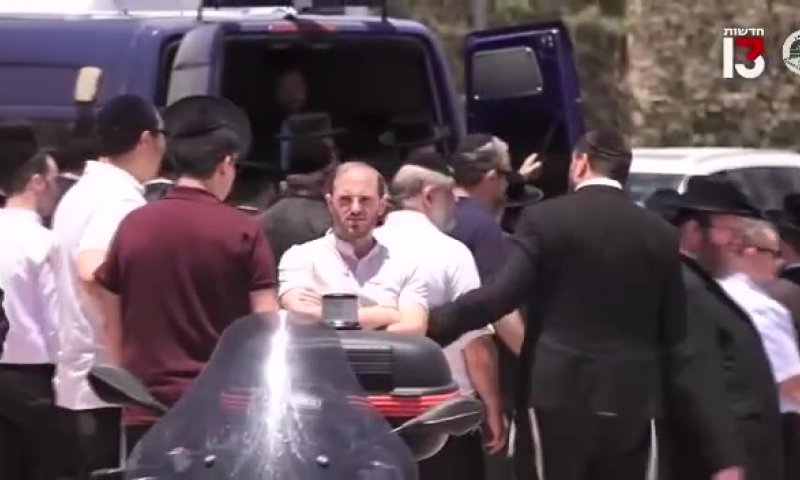 אריאלה שטרנבך הותקפה בהלוויה של משי זהב. צפו