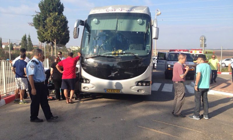 אסון בכפר מנחם: ילד בן 8 נדרס בחניית בית הספר