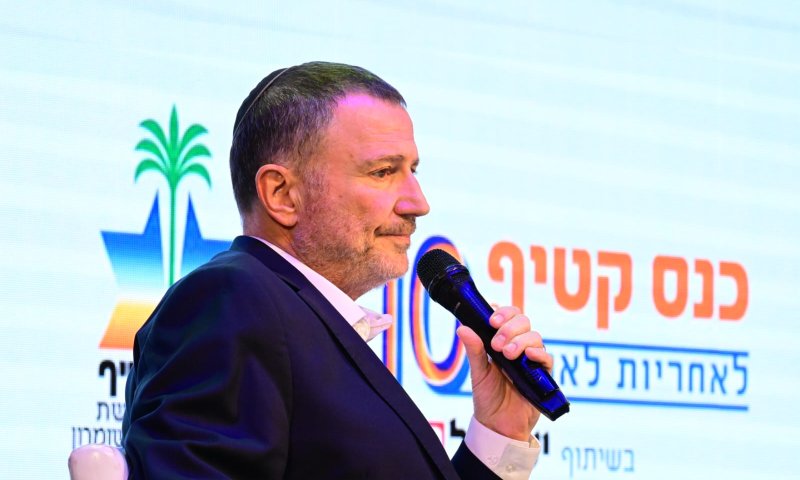 אדלשטיין מתייחס לסערה: "מגבה את המשטרה, המדרון חלקלק"