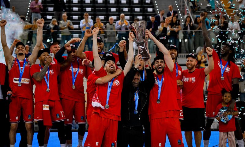 הישג היסטורי לכדורסל הישראלי: הפועל תל אביב זכתה ביורוקאפ