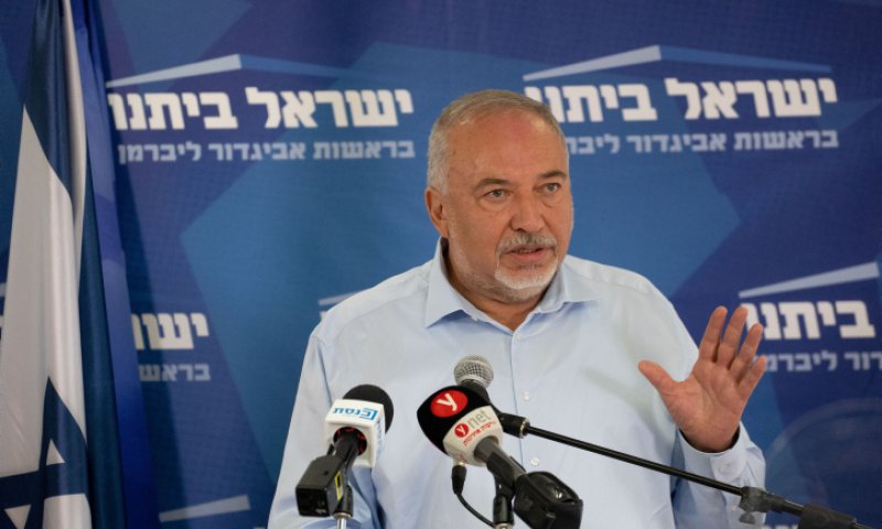 ליברמן מסמן את היעד הבא: שינוי חוק הגיור