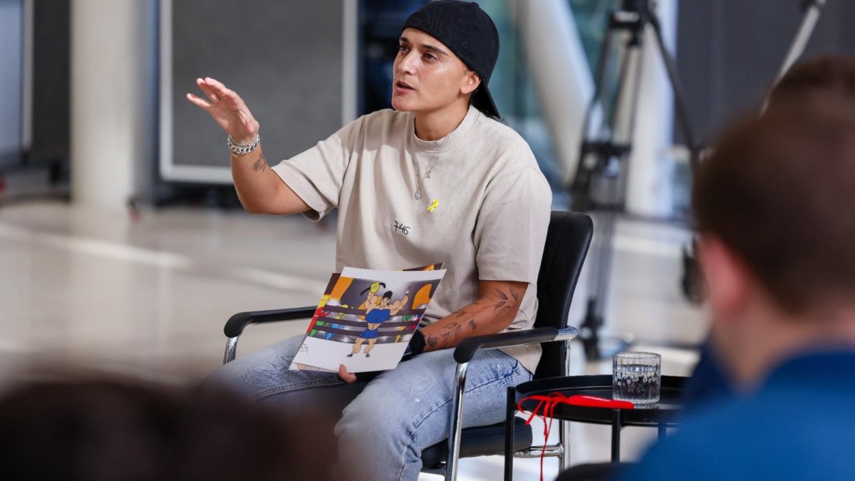 אמילי דמארי חושפת: 