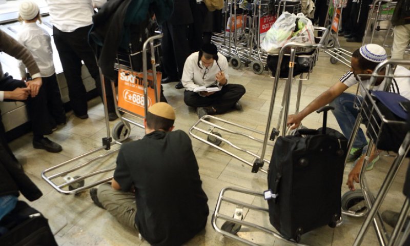 טסים לאומן? אל תיקחו אתכם קנאביס