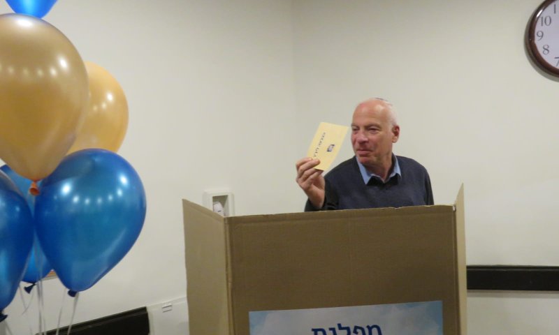 היו"ר הצביע: החלו הבחירות לראשות האיחוד הלאומי