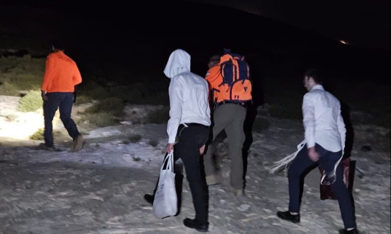 בחורי ישיבה חולצו בנחל פרת; 25 מתנדבים הוקפצו