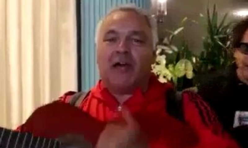 הג'יפסי קינג בגרסה מיוחדת לשיר 'חג גדיא'