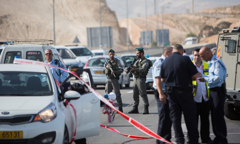 פיגוע דקירה בכפר אדומים &bull; המחבלת נוטרלה