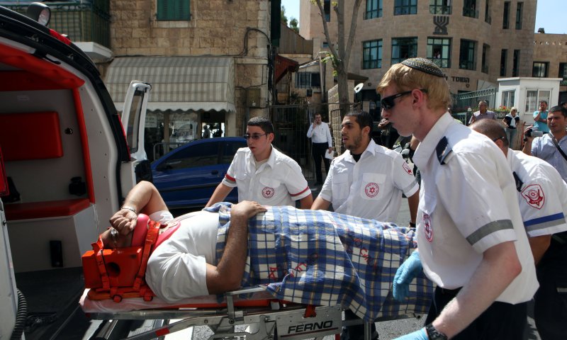 נתקעה חצי שעה במעלית וחולצה על סף עילפון