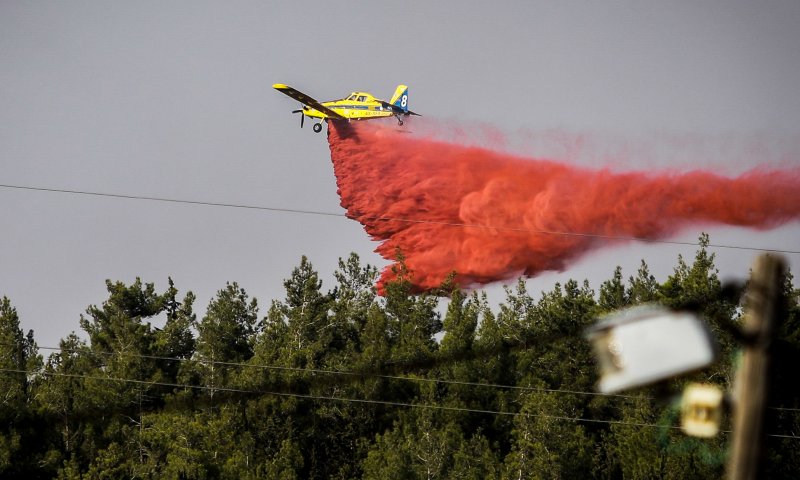 השריפה במושב ליד נתב"ג; הושגה שליטה על האש
